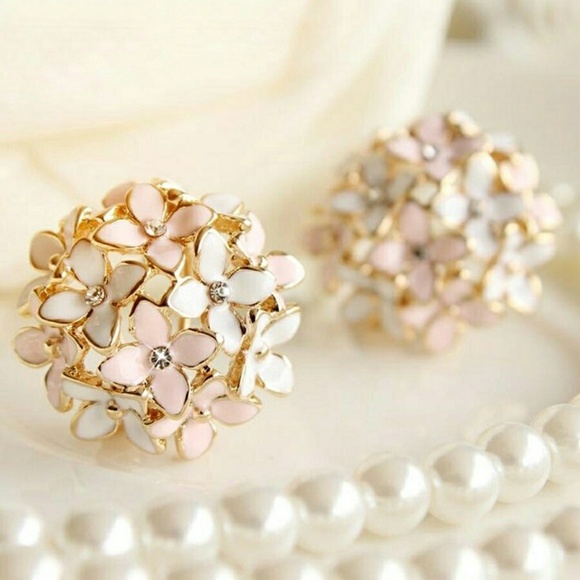 Star Posh Jewelry - Flower Bouquet Gold Crystal Earrings